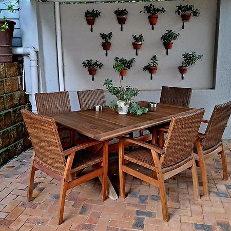 Four Palms Accommodation Дърбанвил Екстериор снимка