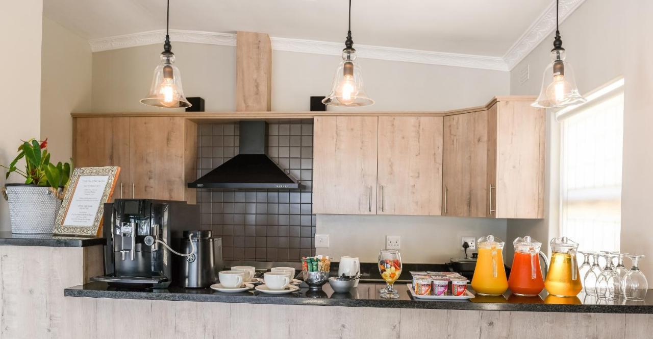 Four Palms Accommodation Дърбанвил Екстериор снимка