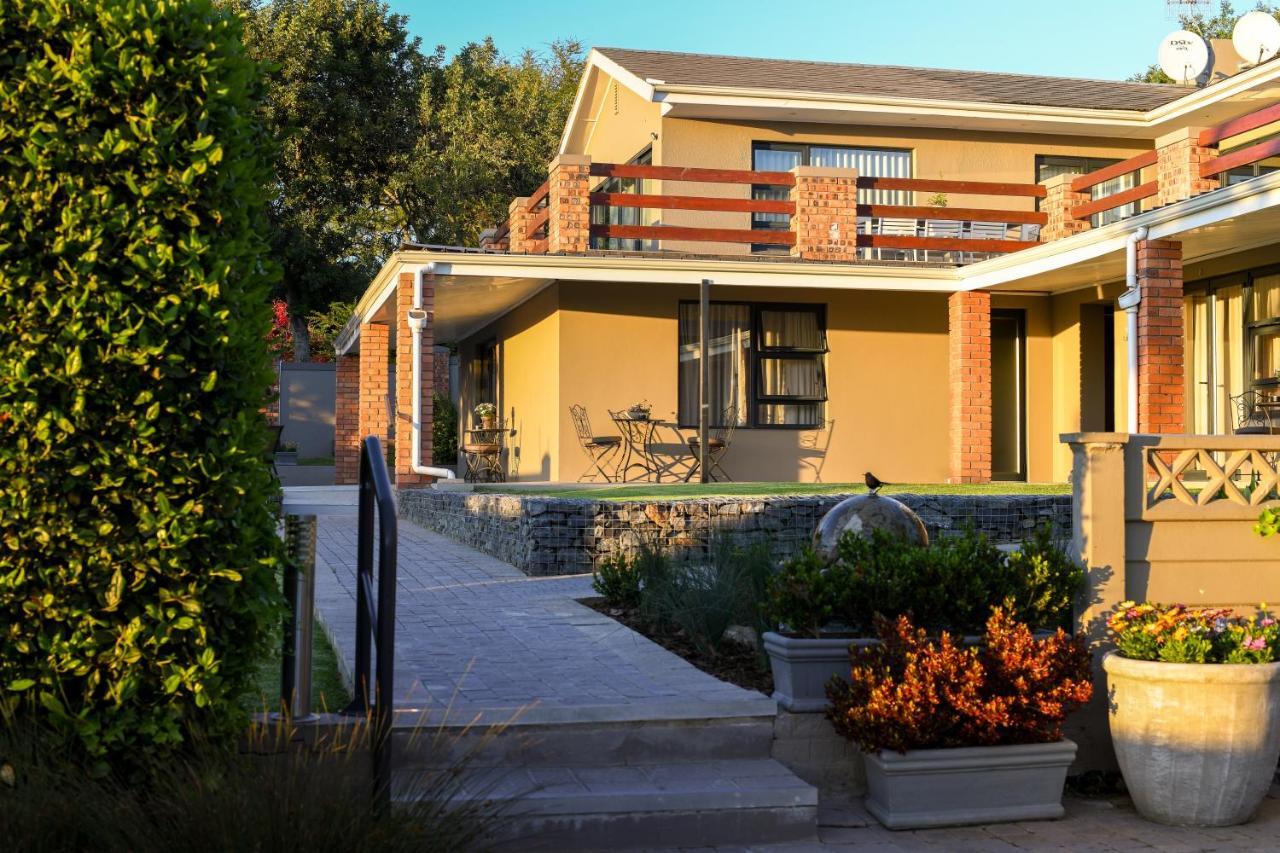 Four Palms Accommodation Дърбанвил Екстериор снимка